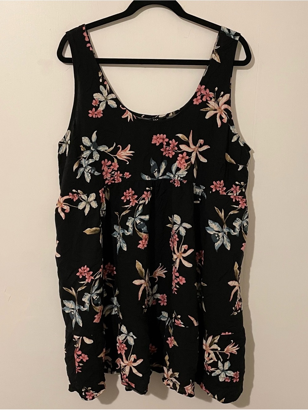 Torrid Black Tropical Floral Flower 
Print Tank Top Shirt Summer Plus Size 2 2X